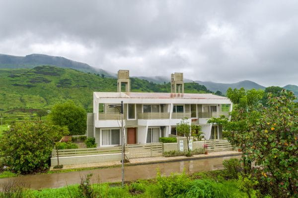 Dreamflowers villa — side angle